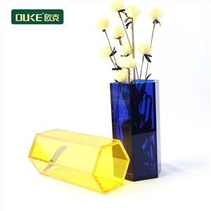 Bình hoa acrylic màu xanh